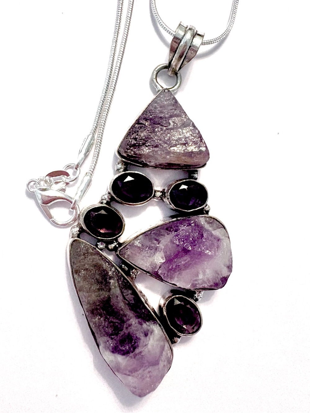 Beautiful, 3 inch, 7 stone, 925 marked purple Amethyst pendant on a silver chain
